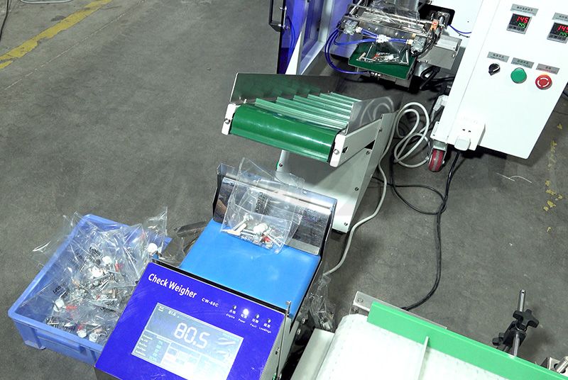 hardware fitting packing machine